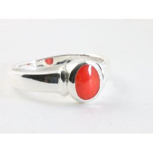 Fijne hoogglans zilveren ring met rode koraal steen - maat 18