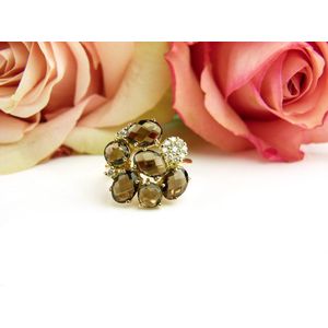 Ring in geel goud gezet met rookkwarts en diamant