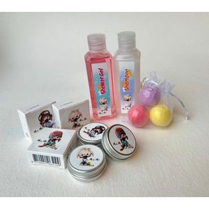 Mini Mo Veganistische lippenbalsem met vanille smaak en SPF10 set van 3, shampoo 100 ml, douchegel 100 ml en 3 badbommetjes.