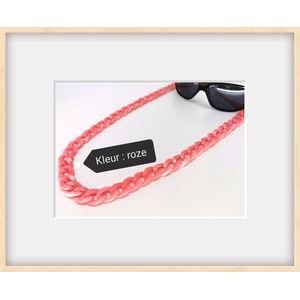 Last trend in fashion accessoires brillenkoord word vervangen door modieus Roze gemêleerd kleur grote schakels ketting.