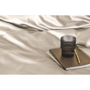 KOALA HUG Hoeslaken 100% Tencel lyocell satijn, parel beige 140x200x30 – Temperatuurregulerend | Ventilerend & Absorberend | Anti-allergie & Hypoallergeen | Frisruikend | Zacht voor huid & haar | 100% Plantaardig | Plasticvrij