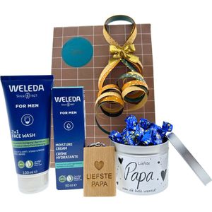 Weleda Cadeauset Weleda Self Care Papa - Weleda Creme 30ml Men Hydraterend - Weleda Reinigingsgel 100ml Men 2-in-1 Baard & Gezicht - Sleutelhanger Hout Liefste Papa