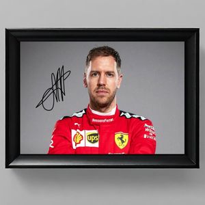 Sebastian Vettel Ingelijste Handtekening – 15 x 10cm In Klassiek Zwart Frame – Gedrukte handtekening – F1 - Formule 1 - Red Bull Racing - Ferrari - Aston Martin