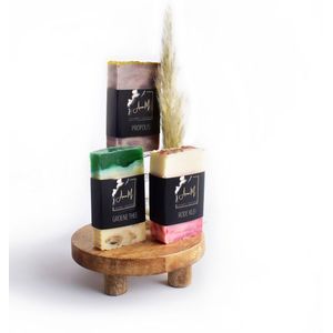 Anna-M Zeep Geschenkset Uniek - 3 stuks Luxury Soapbar - Groene thee - Rode klei - Propolis - Olijfzeep - Cadeauset relatie - Kerstcadeau - Cadeau vrouw mama - Relatie cadeau - Kado - Kerstgeschenk - Geschenk - Kerstpakket - Kerstkado