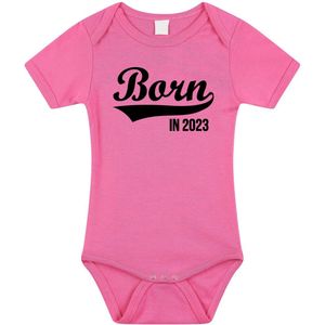 Born in 2023 tekst baby rompertje roze meisjes - Kraamcadeau/ zwangerschapsaankondiging - 2023 geboren cadeau 92