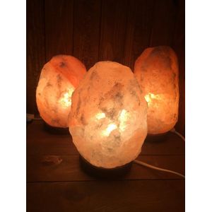 Zoutlamp Himalayazout 100% Natuurlijk 5 tot 6 kg, inclusief snoer met schakelaar, en 15w lampje