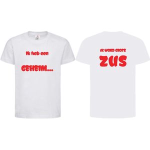 Shirt Aankondiging zwangerschap ""Ik heb een GEHEIM..."" op voorkant ""Ik word grote ZUS"" op achterkant | korte mouw | Wit/rood | maat 122/128 zwangerschap aankondiging bekendmaking Baby big sis sister Grote ZUS