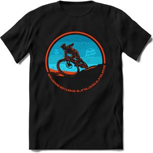 Pedal Pusher | TSK Studio Mountainbike kleding Sport T-Shirt | Blauw - Oranje | Heren / Dames | Perfect MTB Verjaardag Cadeau Shirt Maat 3XL