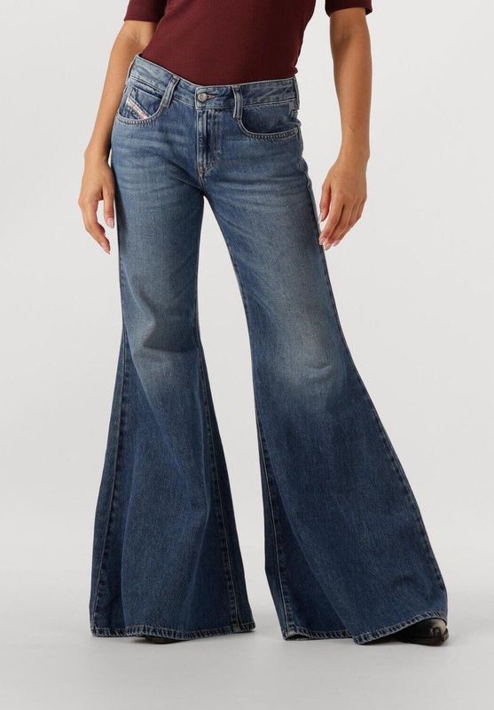 Diesel - 1970 D-Bleess - Jeans - Blauw - Bootcut - Katoen