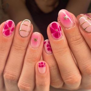 Allecto plus - 24 stuks Korte Ronde Gestreepte Nagelstickers - Nail Art - Press on Nails - Plaknagels