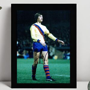 Johan Cruyff Ingelijste Handtekening – 15 x 10cm In Klassiek Zwart Frame – Gedrukte handtekening – FC Barcelona - Football Legend - Ajax - Nederlands Elftal