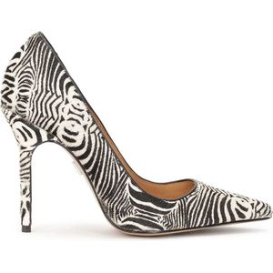 Phenomenal stilettos in animal motif covered with natural hair