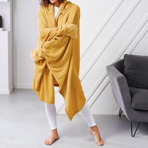 Hoodie fleece plaid deken met extra stuk voor warme handen - bespaar energie met deze plaid - kleur ocre