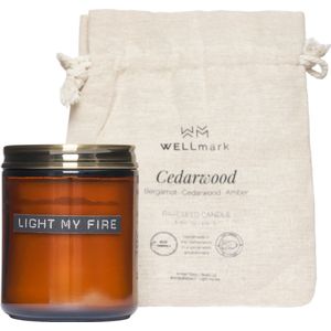 Wellmark geurkaars medium cederwood messing deksel - 'light my fire'