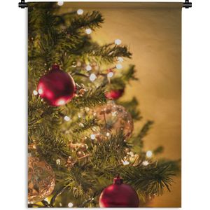 Wandkleed Kerst - Een kerstboom met gekleurde kerstballen Wandkleed katoen 120x160 cm - Wandtapijt met foto XXL / Groot formaat!