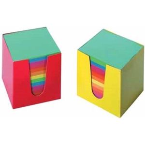 Papierkubus memoblok in gekleurd kartonnen bakje met gekleurd papier