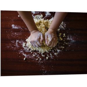 PVC Schuimplaat - Deegkneden op Houten Tafel - 100x75 cm Foto op PVC Schuimplaat (Met Ophangsysteem)