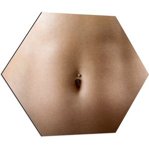 Dibond Hexagon - Navelpiercing in Buik met Smalle Taille - 70x60.9 cm Foto op Hexagon (Met Ophangsysteem)