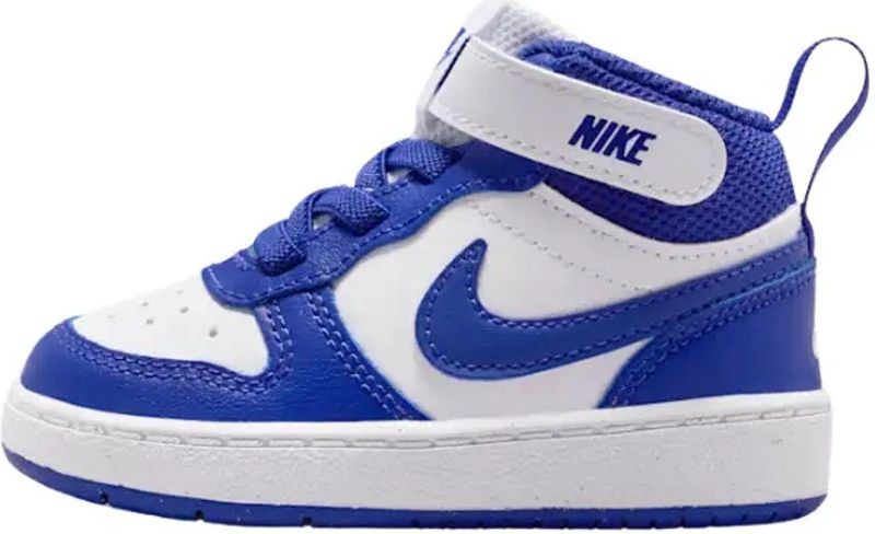 Nike court borough mid 2 in de kleur wit.