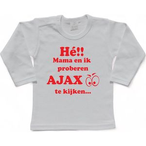 Amsterdam Kinder t-shirt | Hé!!!! Mama en ik proberen AJAX te kijken..."" | Verjaardagkado | verjaardag kado | grappig | jarig | Amsterdam | Ajax | cadeau | Cadeau | Kado | Kadootje | Wit/rood | Maat 98