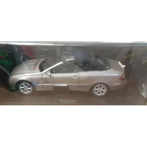 Mercedes Benz CLK Cabrio zilver metalic 1:18 nieuw in doos