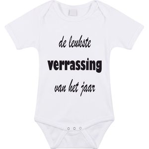 Baby rompertje met leuke tekst | de leukste verrassing van het jaar |zwangerschap aankondiging | cadeau papa mama opa oma oom tante | kraamcadeau | maat 92 wit