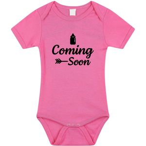 Coming soon gender reveal meisje cadeau tekst baby rompertje roze - Kraamcadeau - Babykleding 68