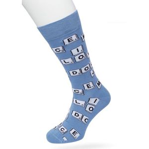 Bonnie Doon Heren Sokken met Scrabble Print maat 40/46 Blauw - Thema Sokken - Spelletjes - Cadeau Sokken - Word je Happy en vrolijk van - Zacht Katoen met Gladde Teennaad - Comfortabel - Perfect Cadeau - Coronet Blue - BT992134.187