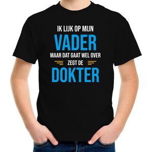 Ik lijk op mijn vader maar dat gaat wel over zegt de dokter cadeau t-shirt zwart voor kinderen - unisex - jongens / meisjes 134/140