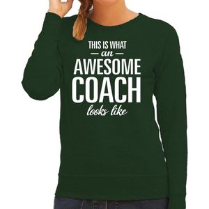 Awesome coach / trainer cadeau sweater / trui groen met witte letters voor dames - bedankje / verjaardag cadeau XS