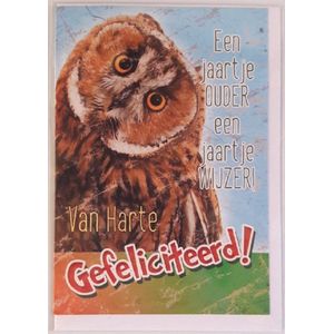 Een jaartje ouder, een jaartje wijzer! Van harte gefeliciteerd! Een mooie kaart met een leuke uil! Erg leuk om zo te geven of om bij een cadeau te voegen. Een dubbele wenskaart inclusief envelop en in folie verpakt.