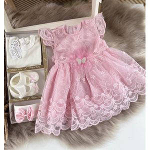 luxe feestjurk-bruidsjurk-Baby jurk-tule jurk-doopjurk -doopkleedje-onderhemd-haarband-schoentjes-vlinder-new born-geschenkdoos-kraamcadeau-fotoshoot newborn-doopsel-4 delige set-roze kleur-maat 56/62 (0 tem 4 maanden)