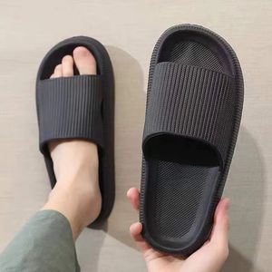 Antislip EVA Slippers - Lichtgewicht Badslippers - Zwart - Dikke Zool - Voor Mannen