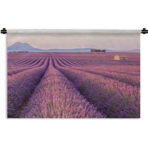 Wandkleed De lavendel - Uitgerekt paars lavendelveld tussen bergen Wandkleed katoen 90x60 cm - Wandtapijt met foto