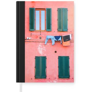 Notitieboek - Schrijfboek - Groene luiken op oranje muur met waslijn - Notitieboekje klein - A5 formaat - Schrijfblok