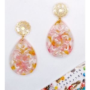 Jeannette-Creatief® - Resin - Geel - Roze - Wit - Goud - Oorbellen - Bloem - Oorhangers - Oorbellen - Oorringen - RVS oorknopjes