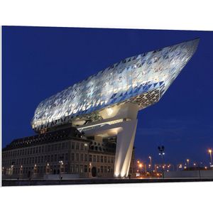 WallClassics - PVC Schuimplaat- Havenhuis - Antwerpen - 100x75 cm Foto op PVC Schuimplaat