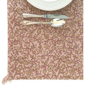 BINK Bedding Tafelkleed - Tafelzeil Suze - Acryl gecoat Katoen 400 x 145 cm - afneembaar - wasbaar - feest - feestdecoratie - kinderfeestje - verjaardag - buiten eten - bloemen - peach - goudgeel - roze
