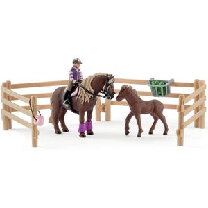 Schleich Horse Club - Paardenbox met Arabieren en paardenverzorgster - Speelfigurenset - Kinderspeelgoed voor Jongens en Meisjes - 5 tot 12 jaar