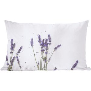 Sierkussens - Kussen - Kleine paarse lavendelbloemen tegen een grijze lucht - 50x30 cm - Kussen van katoen