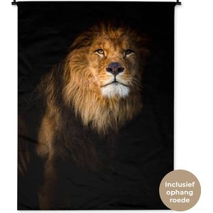 Wandkleed Dieren - Portret van een leeuw op en zwarte achtergrond Wandkleed katoen 120x160 cm - Wandtapijt met foto XXL / Groot formaat!