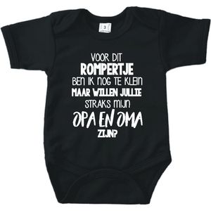 Baby romper met tekst zwangerschap aankondiging | Voor dit rompertje ben ik nog te klein maar willen jullie mijn Opa en Oma zijn? | Zwart | korte mouw | maat 56 cadeautje zwangerschap aankondiging bekendmaking |Cadeautje 100% katoen.