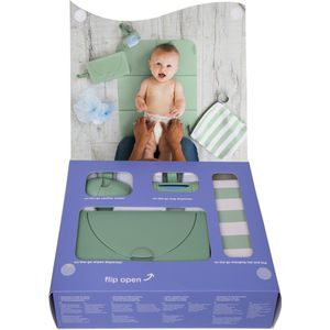 Ubbi On The Go Gift Set – Sage Groen – Verschoonmat, Doekjeshouder, Luierzakjeshouder & Speenhouder – 4-delige Babyset voor Onderweg – Kraamcadeau