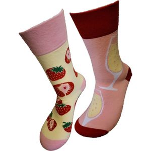 Verjaardag cadeau - Champagne Sokken -Proseco Sokken - Aardbei - Valentijn cadeautje vrouw - Mismatch Sokken - Leuke sokken - Vrolijke sokken - Luckyday Socks - Sokken met tekst - Aparte Sokken - Socks waar je Happy van wordt