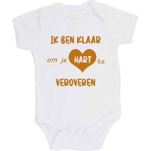 100% katoenen Romper bedrukt met grappige tekst Kado Cadeau Kraamkado Kraamcadeau ""Ik ben klaar om je hart te veroveren"" Unisex Katoen Wit/tan Maat 68/74