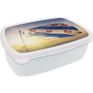 Broodtrommel Wit - Lunchbox - Brooddoos - Friesland - Zon - Friese vlag - 18x12x6 cm - Volwassenen