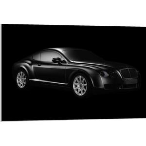 Forex - Zwarte Auto op Zwarte Achtergrond  - 90x60cm Foto op Forex