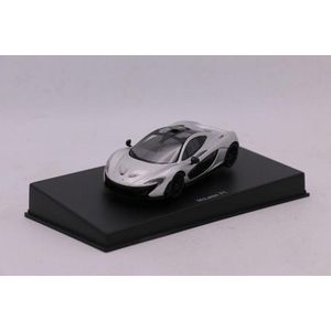 De 1:43 Diecast Modelcar van de McLaren P1 in Ice Silver.De fabrikant van het schaalmodel is Autoart.