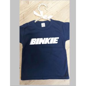 Donker blauw bedrukt t shirt met de tekst : Binkie, Bedrukt t shirt, Donker blauw shirt, T shirt maat 74, T shirt kort mouw, Stoer , T shirt, Donker blauw, Shirt bedrukt