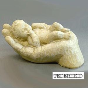 binding twaalf smal Baby in hand beeldje - Beeldjes kopen | Lage prijs | beslist.nl
